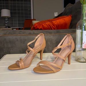 Stunning nude colored heels never worn!